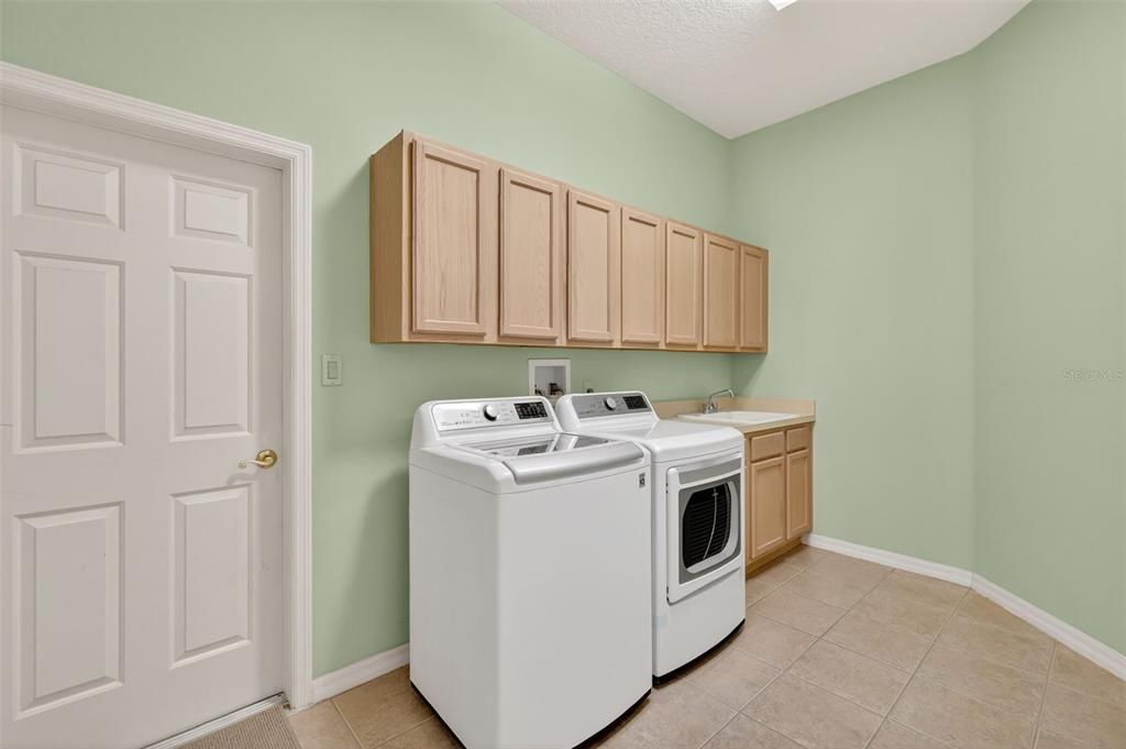 For Sale: $399,000 (2 beds, 2 baths, 2383 Square Feet)