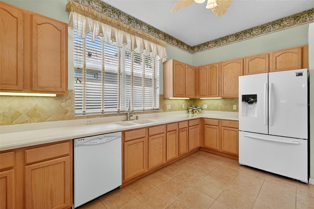 For Sale: $399,000 (2 beds, 2 baths, 2383 Square Feet)