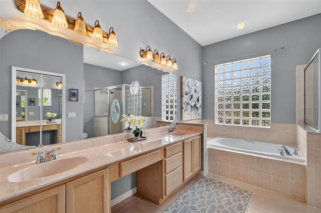 For Sale: $399,000 (2 beds, 2 baths, 2383 Square Feet)