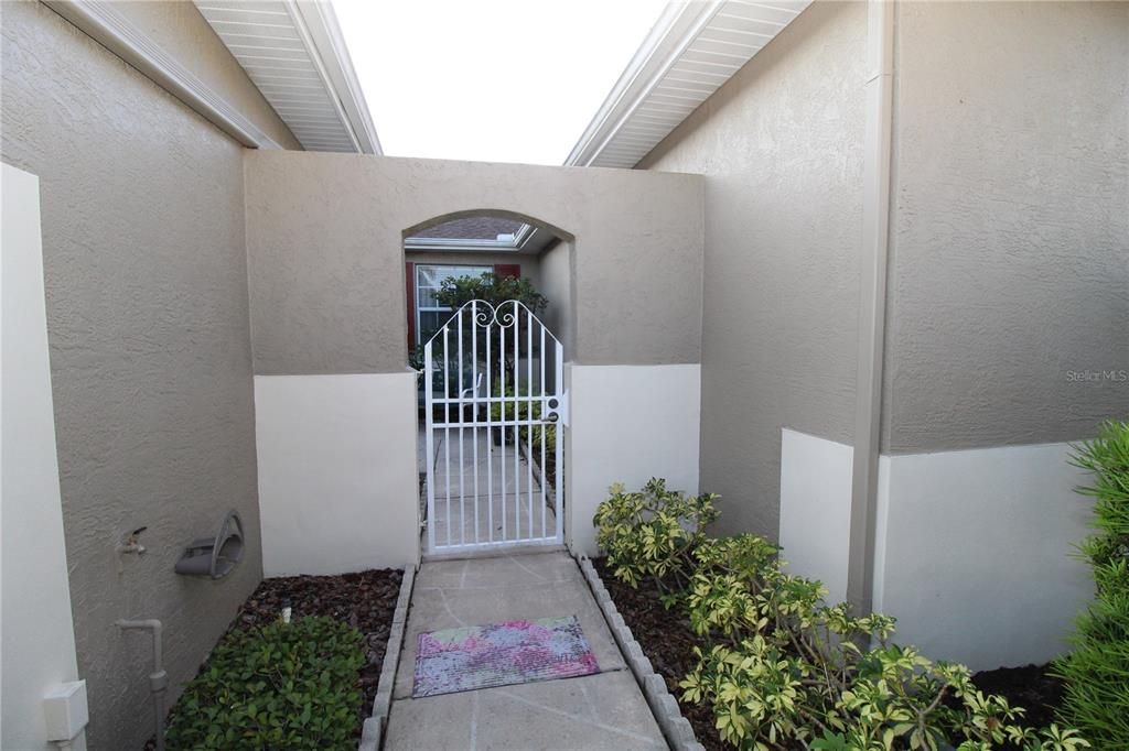 出租: $2,000 (2 贝兹, 2 浴室, 974 平方英尺)