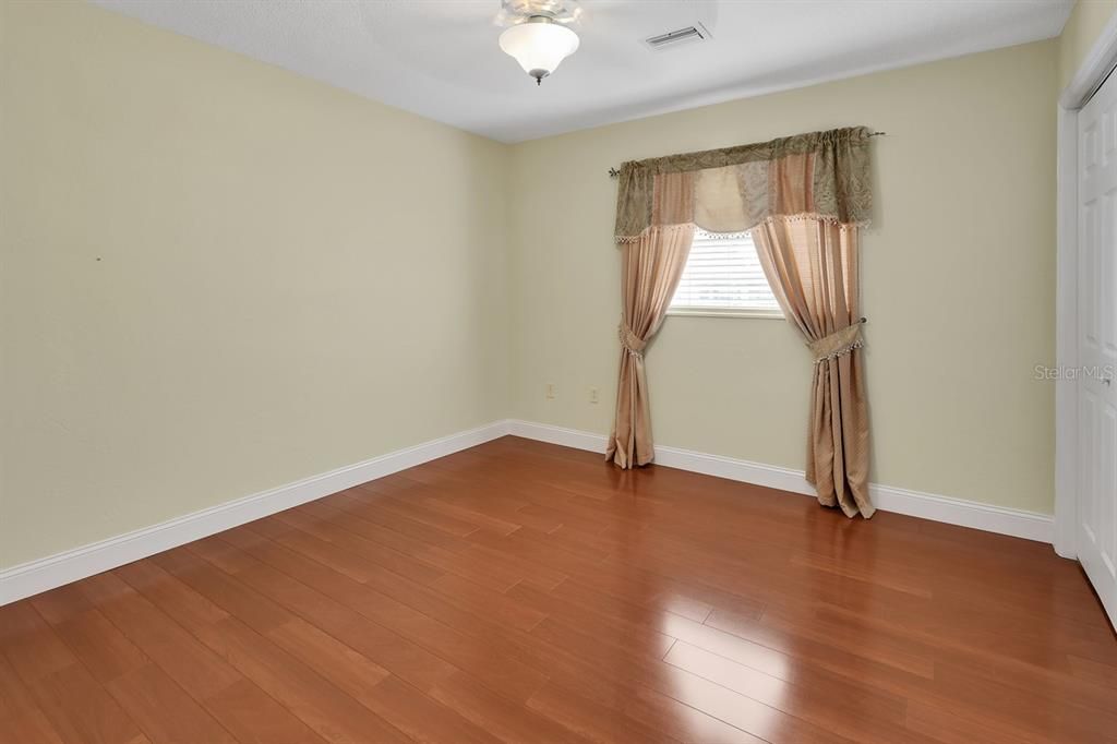 Под контрактом: $385,000 (3 спален, 3 ванн, 2195 Квадратных фут)