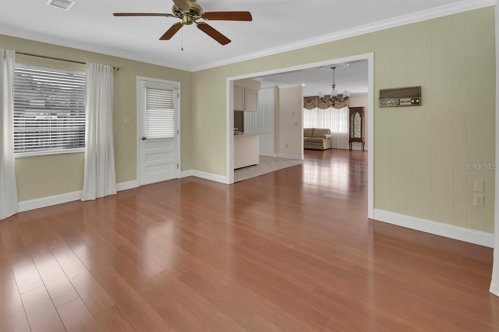 Под контрактом: $385,000 (3 спален, 3 ванн, 2195 Квадратных фут)