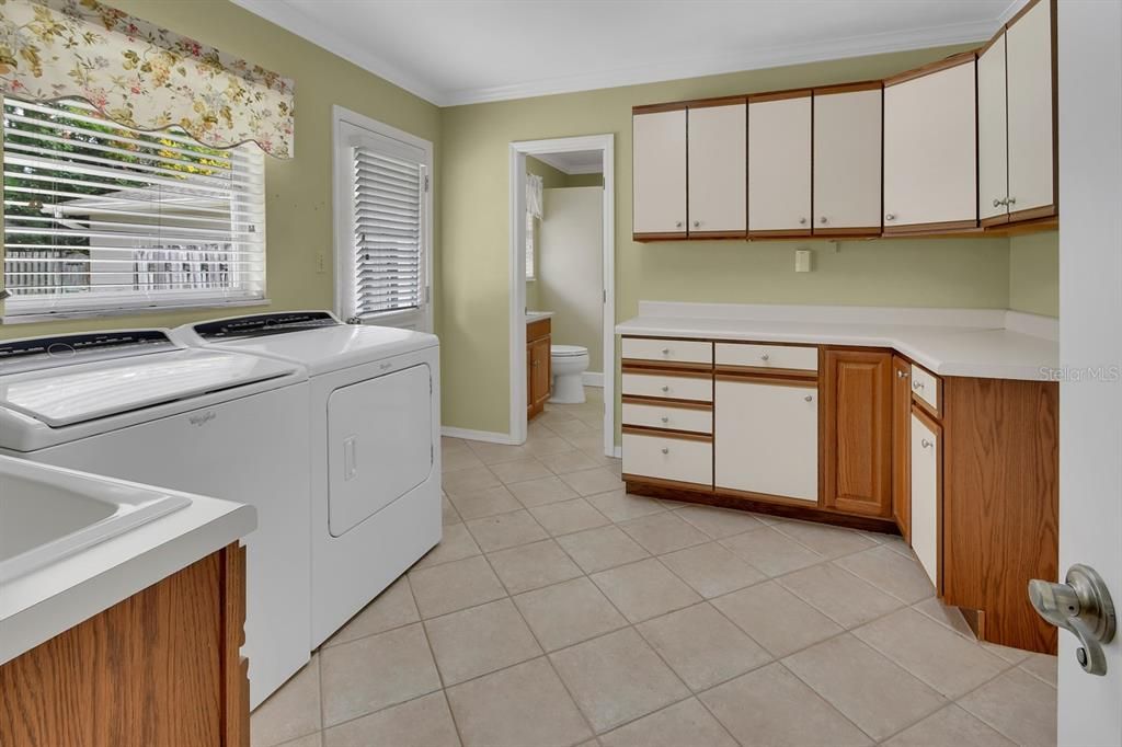 Под контрактом: $385,000 (3 спален, 3 ванн, 2195 Квадратных фут)