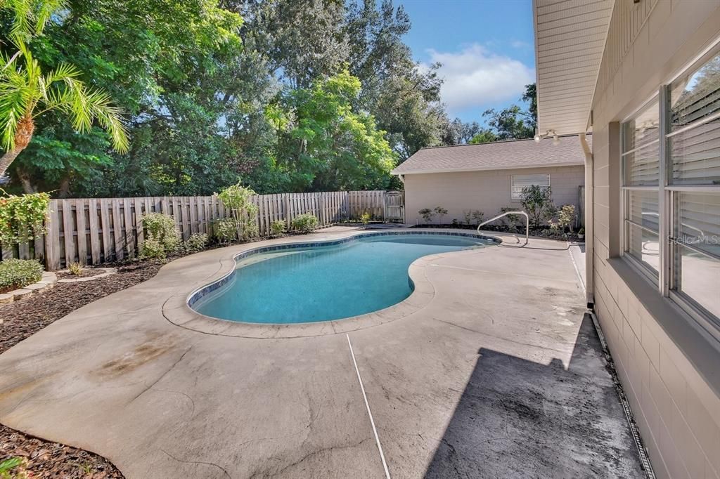 Под контрактом: $385,000 (3 спален, 3 ванн, 2195 Квадратных фут)