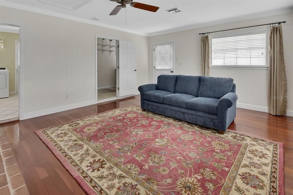 Под контрактом: $385,000 (3 спален, 3 ванн, 2195 Квадратных фут)