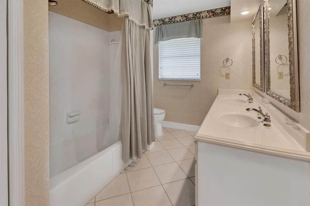 Под контрактом: $385,000 (3 спален, 3 ванн, 2195 Квадратных фут)