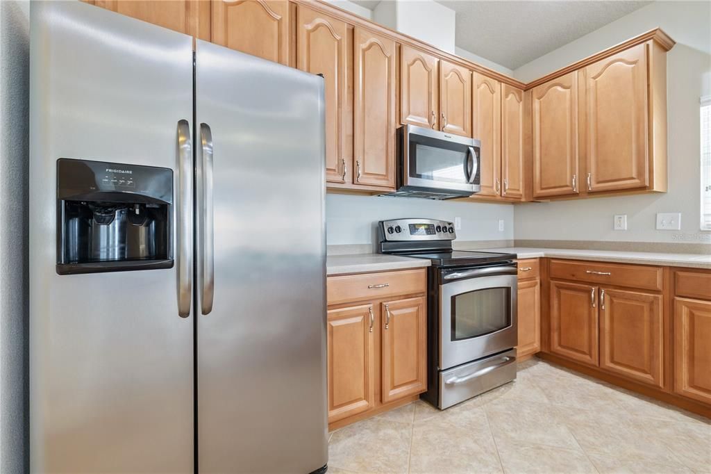 合同活跃: $374,999 (5 贝兹, 2 浴室, 2232 平方英尺)