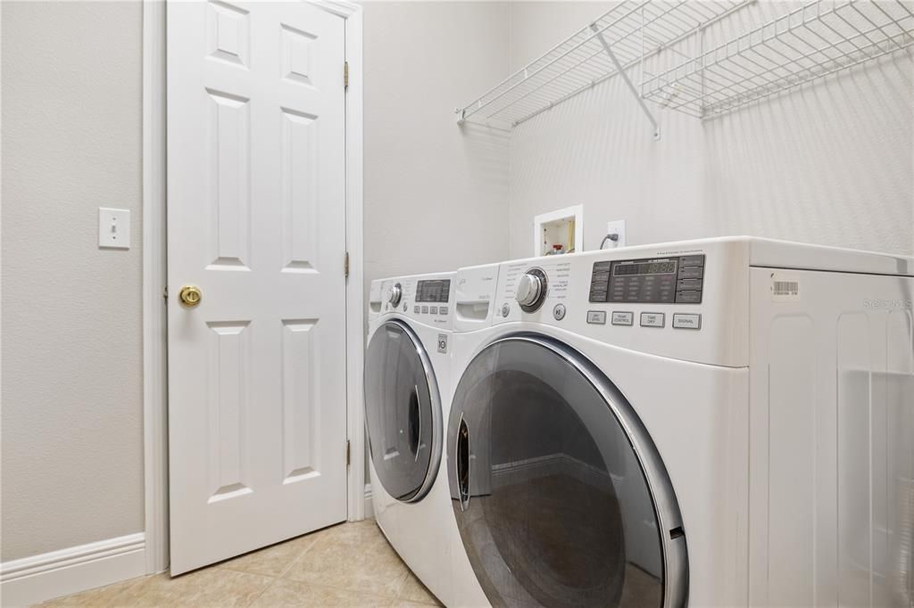 合同活跃: $374,999 (5 贝兹, 2 浴室, 2232 平方英尺)