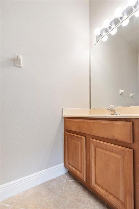 合同活跃: $374,999 (5 贝兹, 2 浴室, 2232 平方英尺)