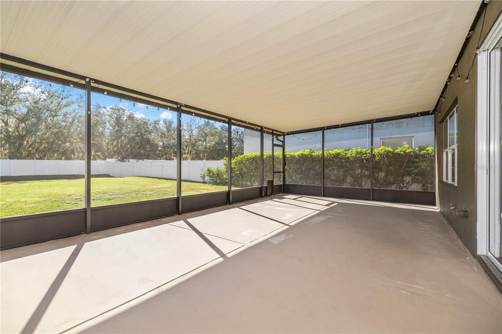 合同活跃: $374,999 (5 贝兹, 2 浴室, 2232 平方英尺)