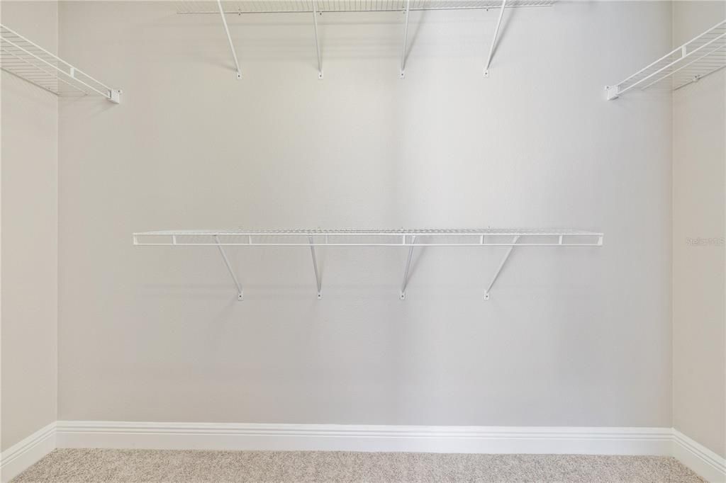 合同活跃: $374,999 (5 贝兹, 2 浴室, 2232 平方英尺)