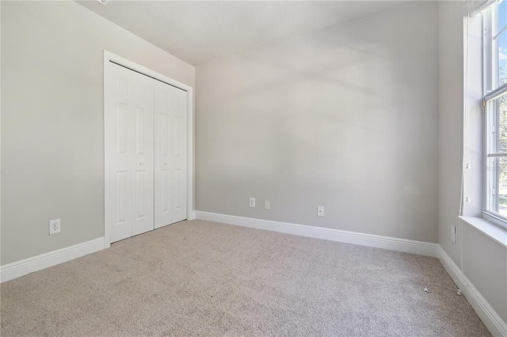 合同活跃: $374,999 (5 贝兹, 2 浴室, 2232 平方英尺)