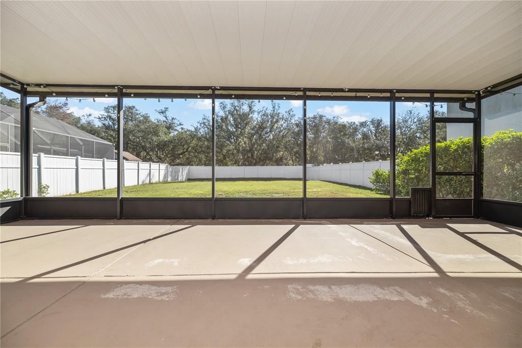 合同活跃: $374,999 (5 贝兹, 2 浴室, 2232 平方英尺)