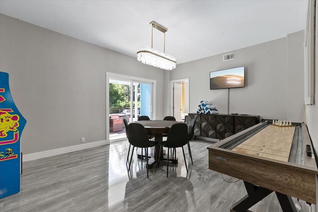 En Venta: $525,000 (5 camas, 3 baños, 2060 Pies cuadrados)