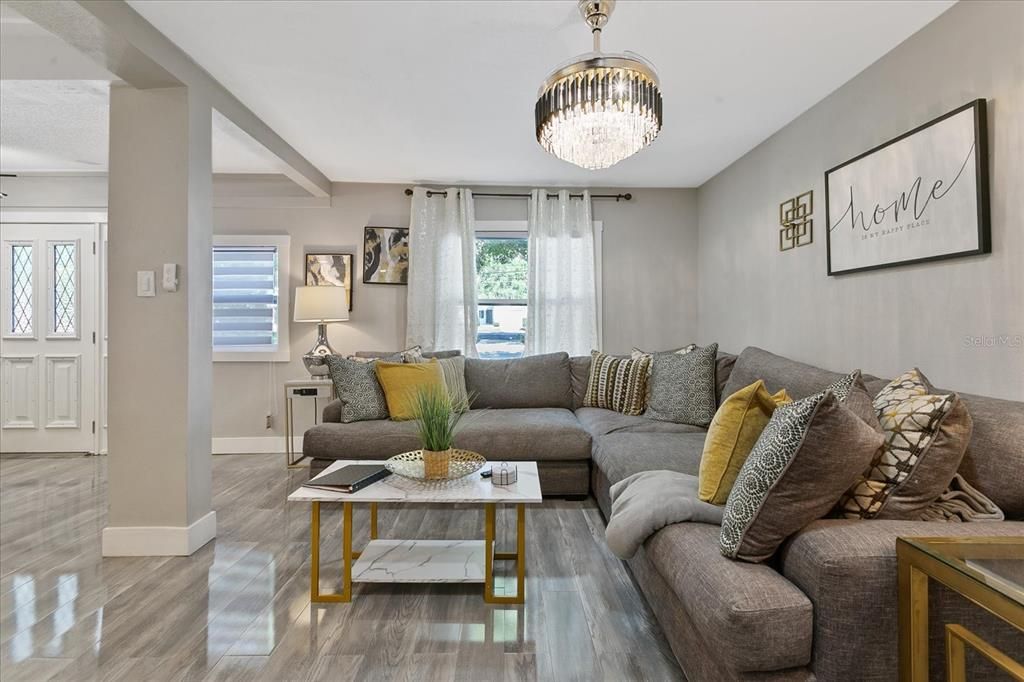 En Venta: $525,000 (5 camas, 3 baños, 2060 Pies cuadrados)