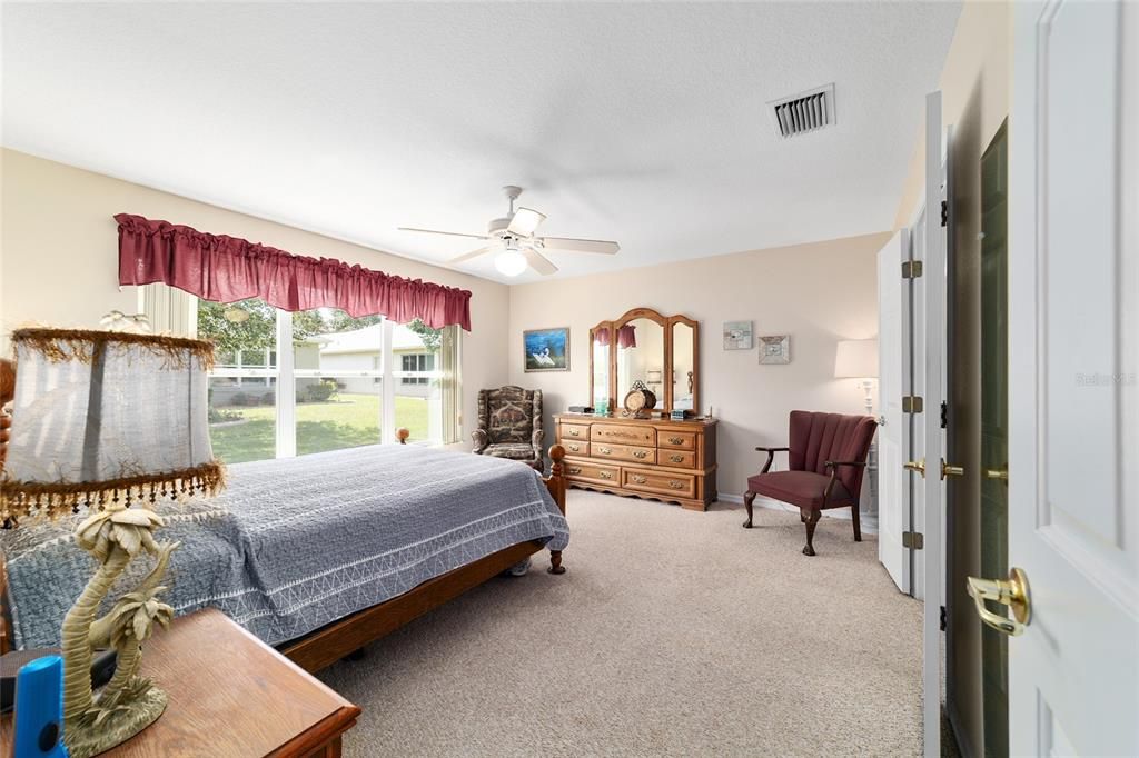 Под контрактом: $332,900 (3 спален, 2 ванн, 1720 Квадратных фут)