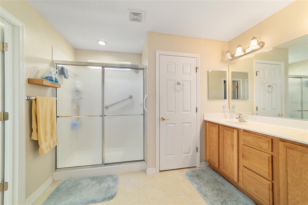 Под контрактом: $332,900 (3 спален, 2 ванн, 1720 Квадратных фут)