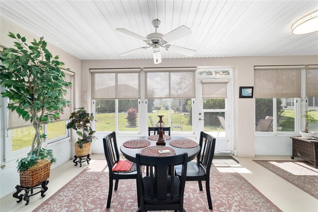 Под контрактом: $332,900 (3 спален, 2 ванн, 1720 Квадратных фут)