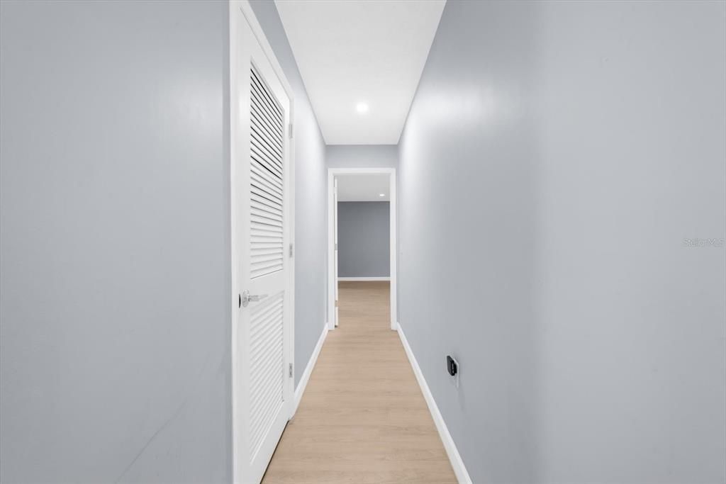 Под контрактом: $665,000 (4 спален, 2 ванн, 2717 Квадратных фут)