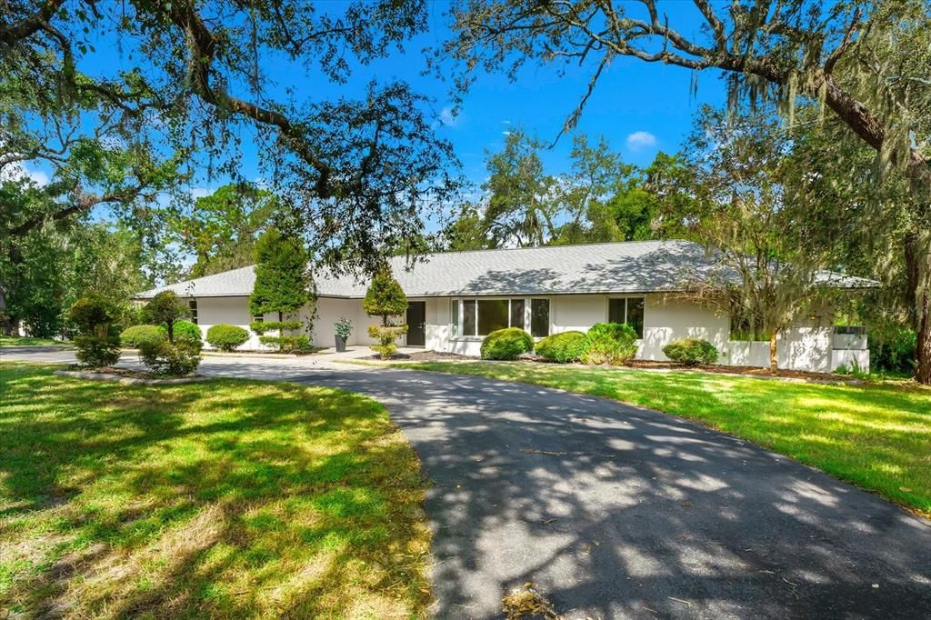 Под контрактом: $665,000 (4 спален, 2 ванн, 2717 Квадратных фут)