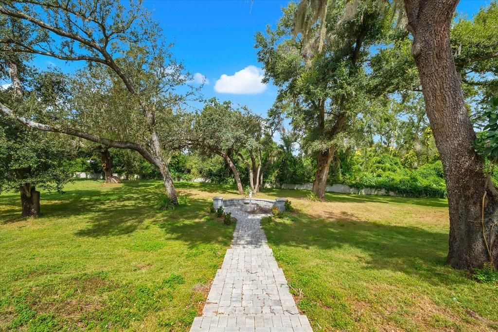 Под контрактом: $665,000 (4 спален, 2 ванн, 2717 Квадратных фут)