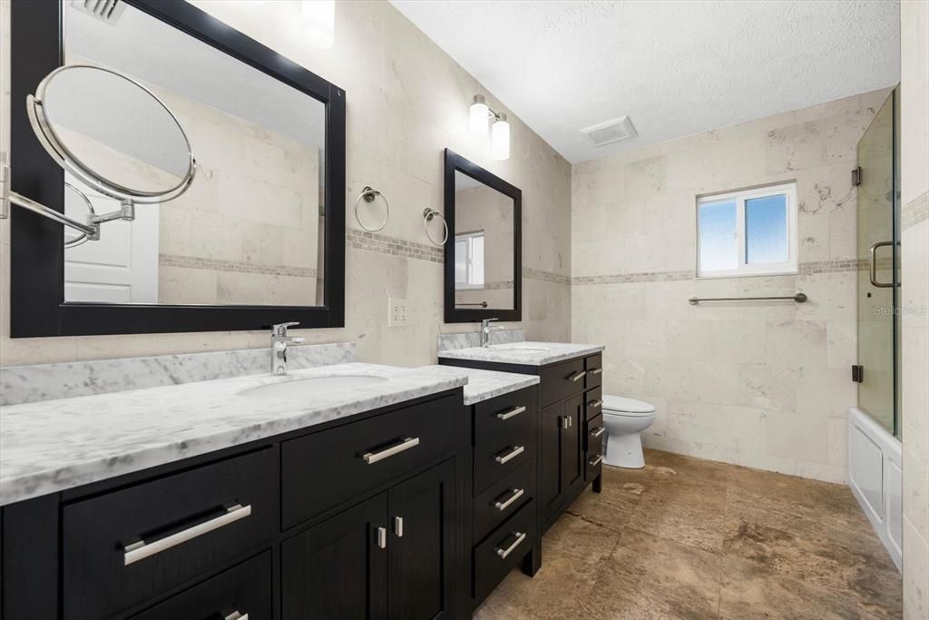 Под контрактом: $665,000 (4 спален, 2 ванн, 2717 Квадратных фут)