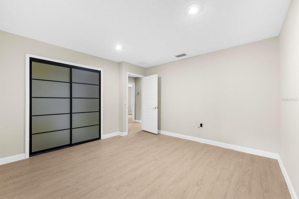 Под контрактом: $665,000 (4 спален, 2 ванн, 2717 Квадратных фут)