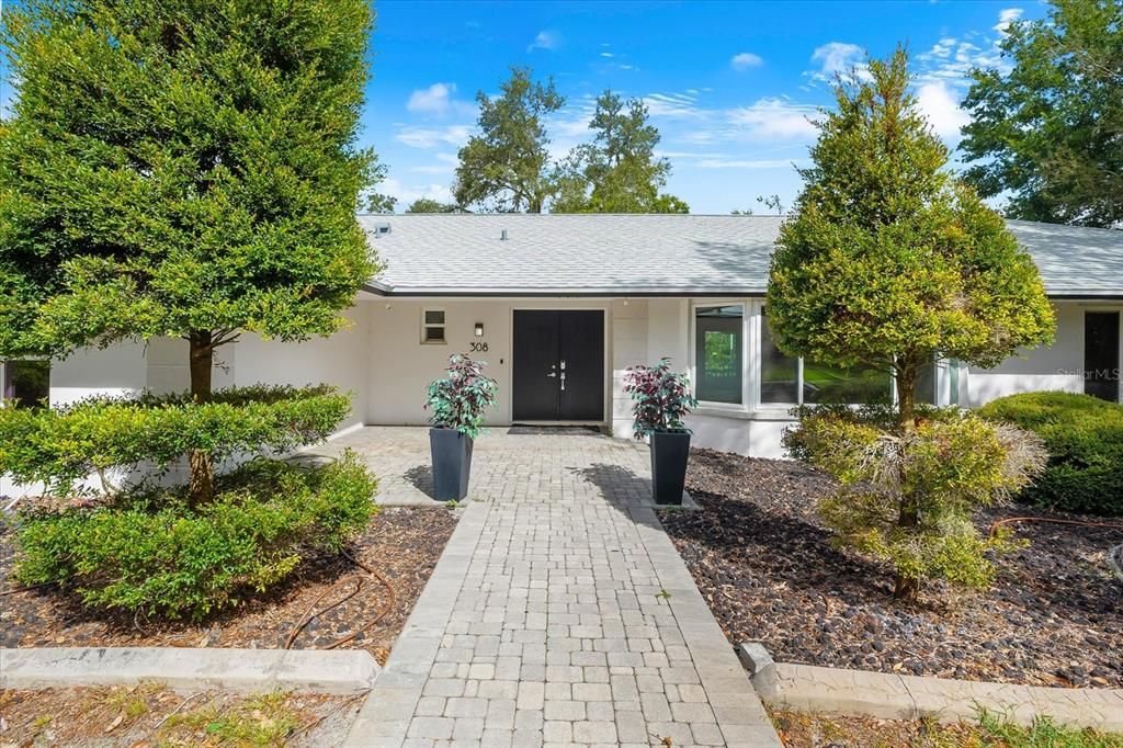 Под контрактом: $665,000 (4 спален, 2 ванн, 2717 Квадратных фут)