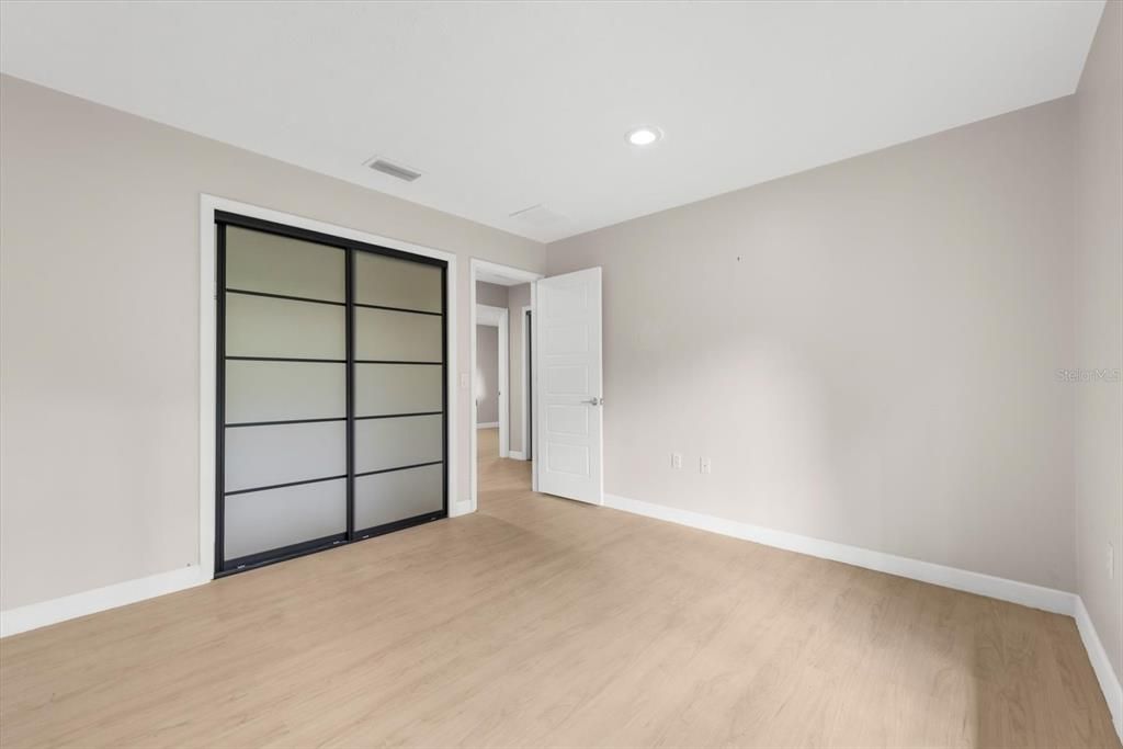 Под контрактом: $665,000 (4 спален, 2 ванн, 2717 Квадратных фут)