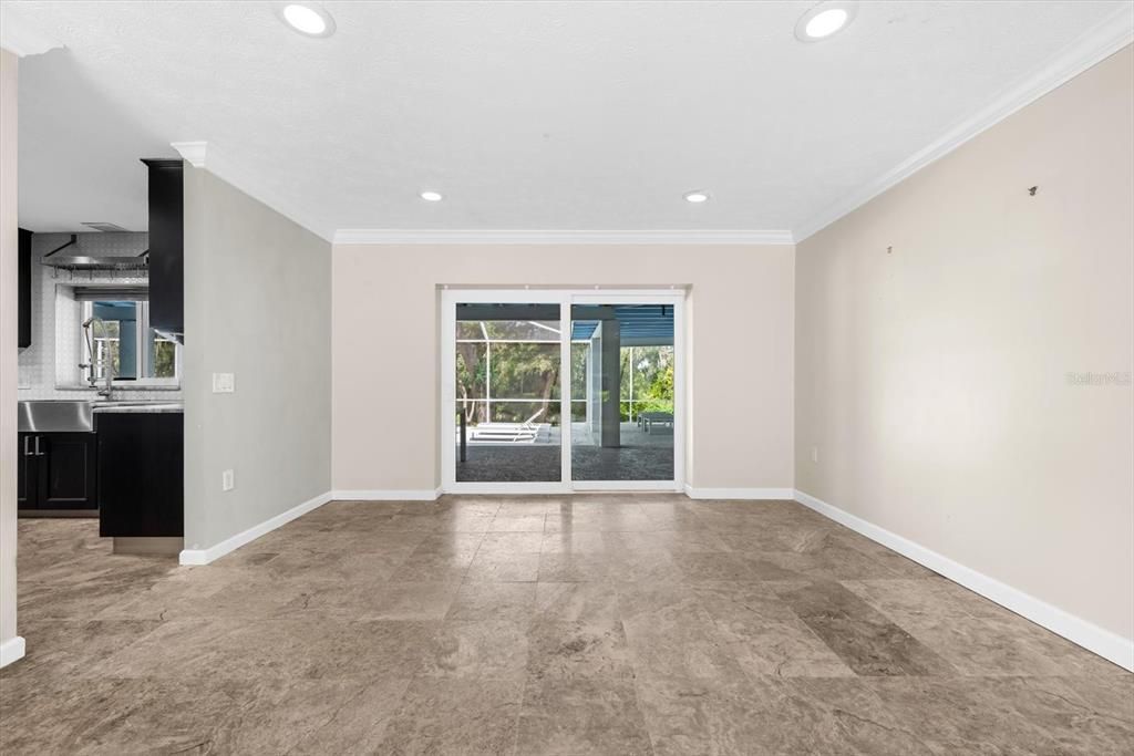 Под контрактом: $665,000 (4 спален, 2 ванн, 2717 Квадратных фут)