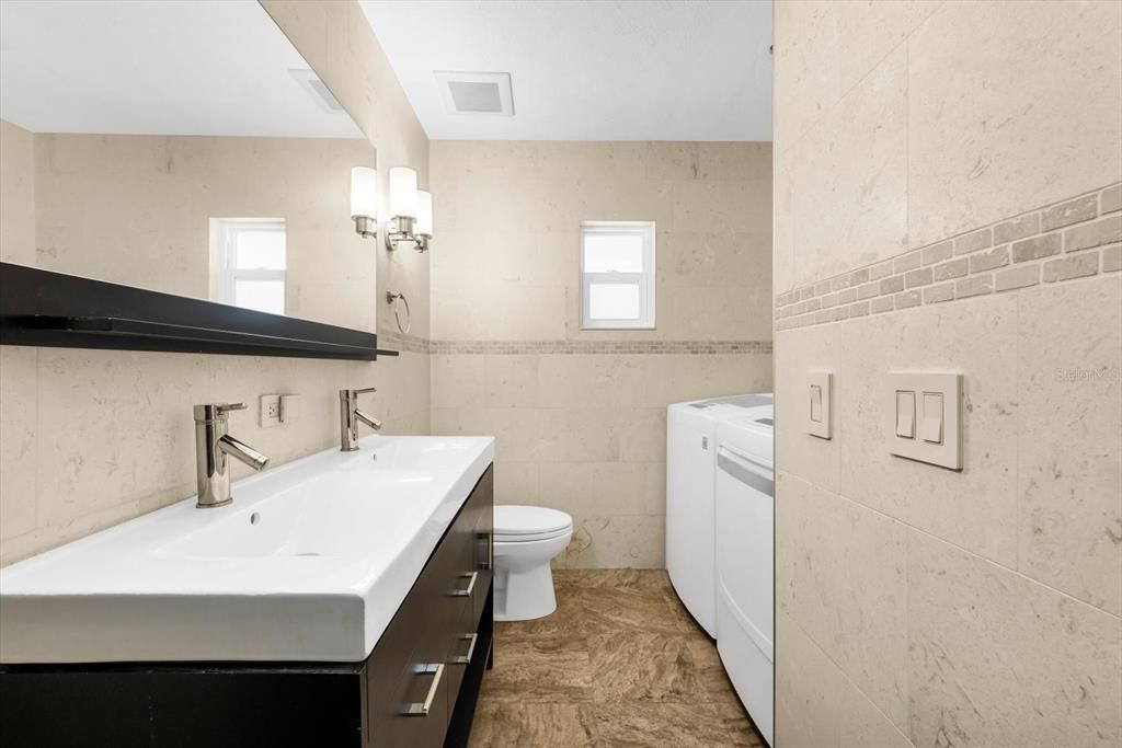 Под контрактом: $665,000 (4 спален, 2 ванн, 2717 Квадратных фут)