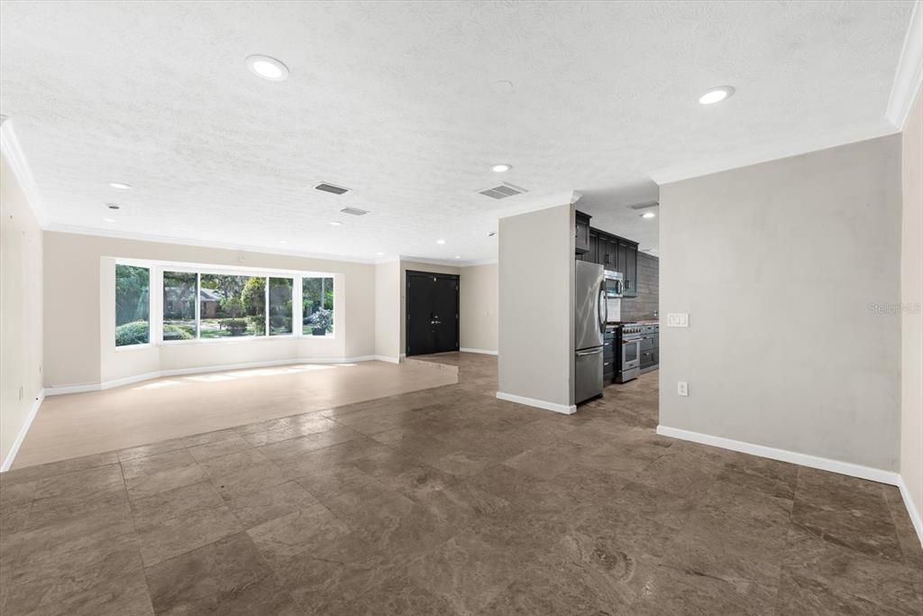 Под контрактом: $665,000 (4 спален, 2 ванн, 2717 Квадратных фут)