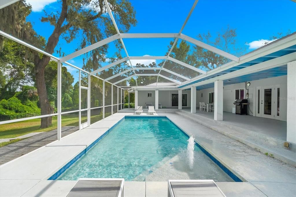 Под контрактом: $665,000 (4 спален, 2 ванн, 2717 Квадратных фут)