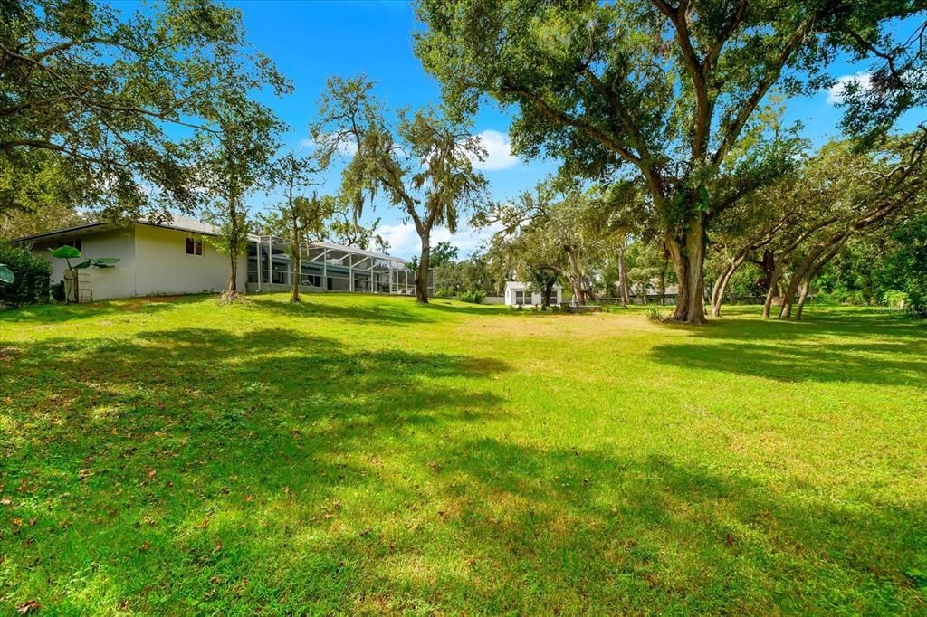 Под контрактом: $665,000 (4 спален, 2 ванн, 2717 Квадратных фут)