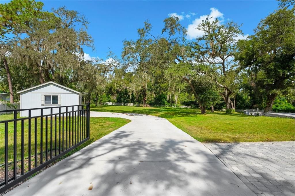 Под контрактом: $665,000 (4 спален, 2 ванн, 2717 Квадратных фут)