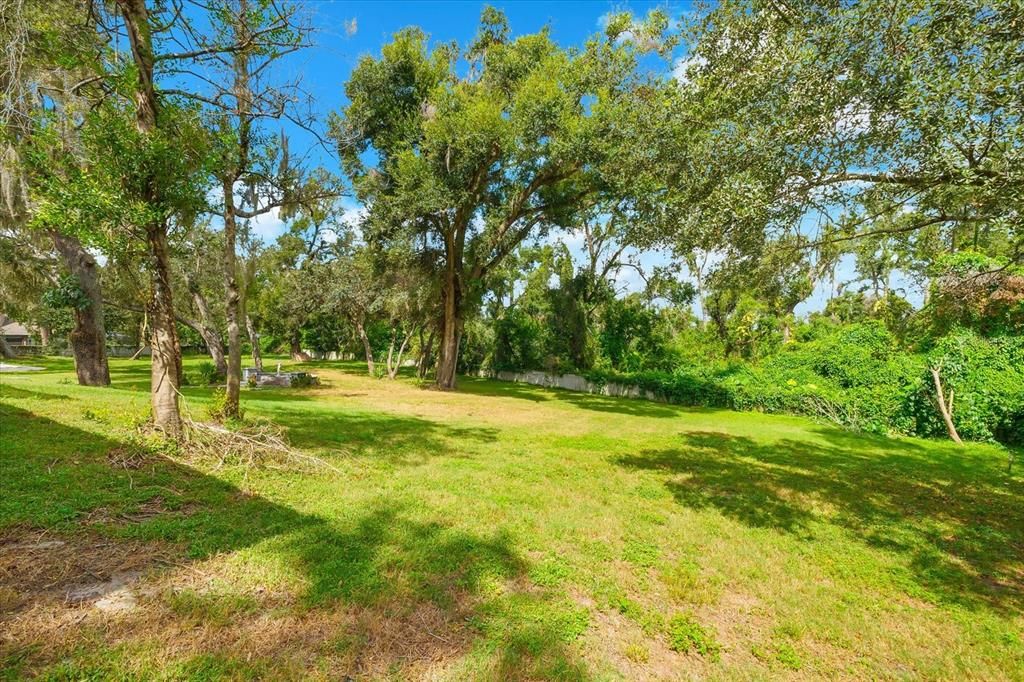 Под контрактом: $665,000 (4 спален, 2 ванн, 2717 Квадратных фут)