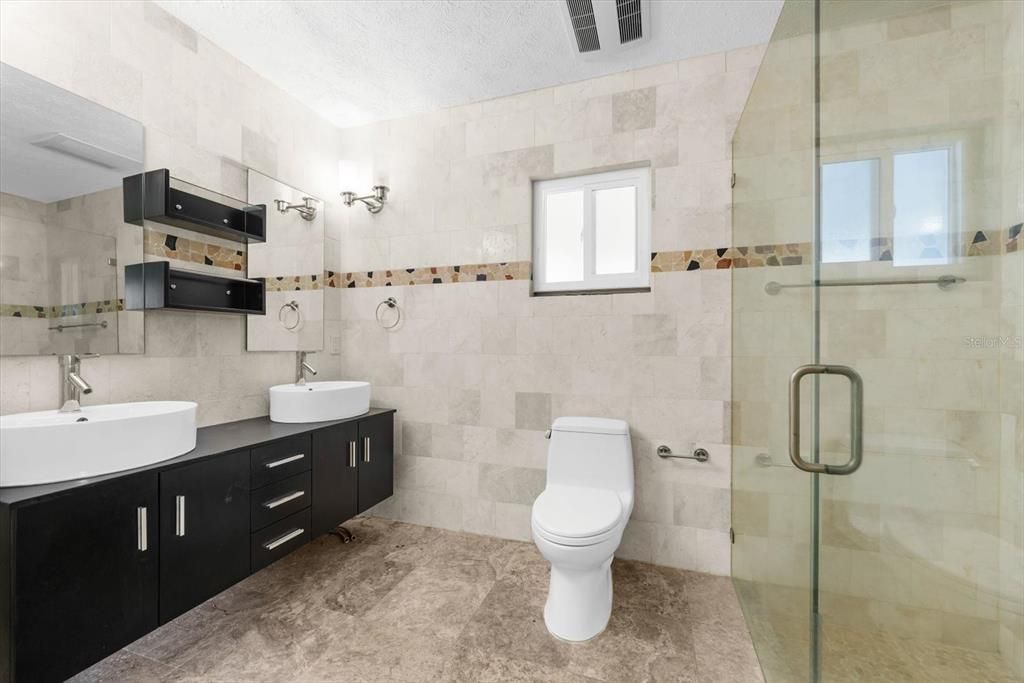 Под контрактом: $665,000 (4 спален, 2 ванн, 2717 Квадратных фут)