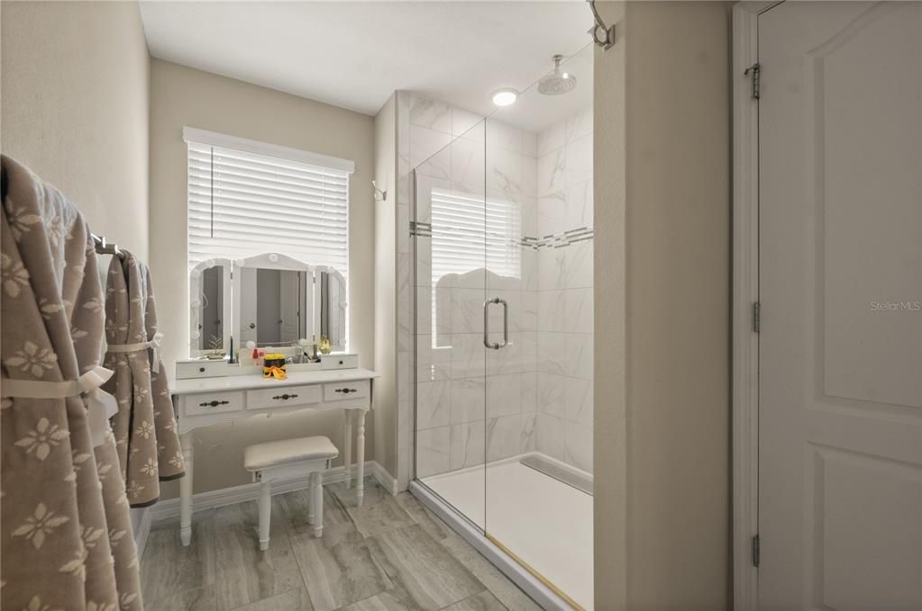 合同活跃: $459,000 (5 贝兹, 3 浴室, 3228 平方英尺)