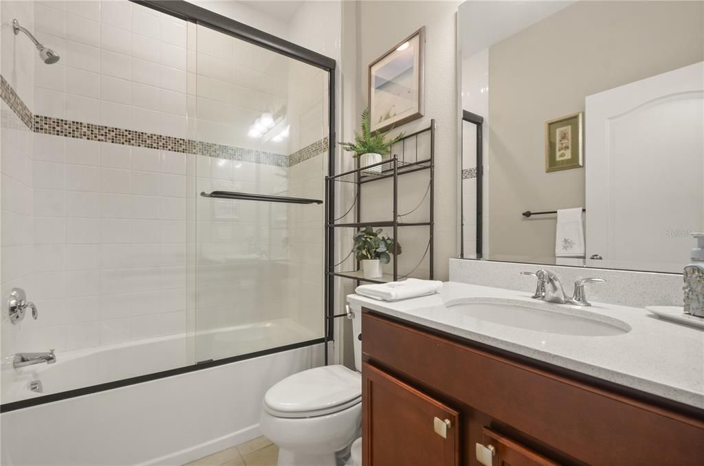 合同活跃: $459,000 (5 贝兹, 3 浴室, 3228 平方英尺)