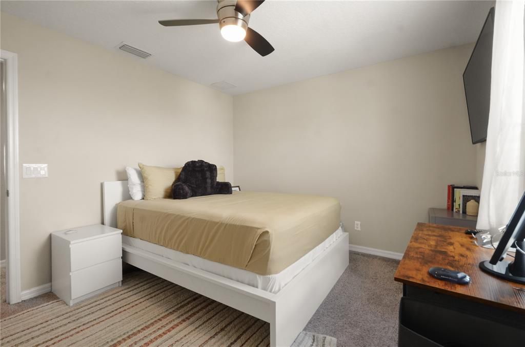 合同活跃: $459,000 (5 贝兹, 3 浴室, 3228 平方英尺)