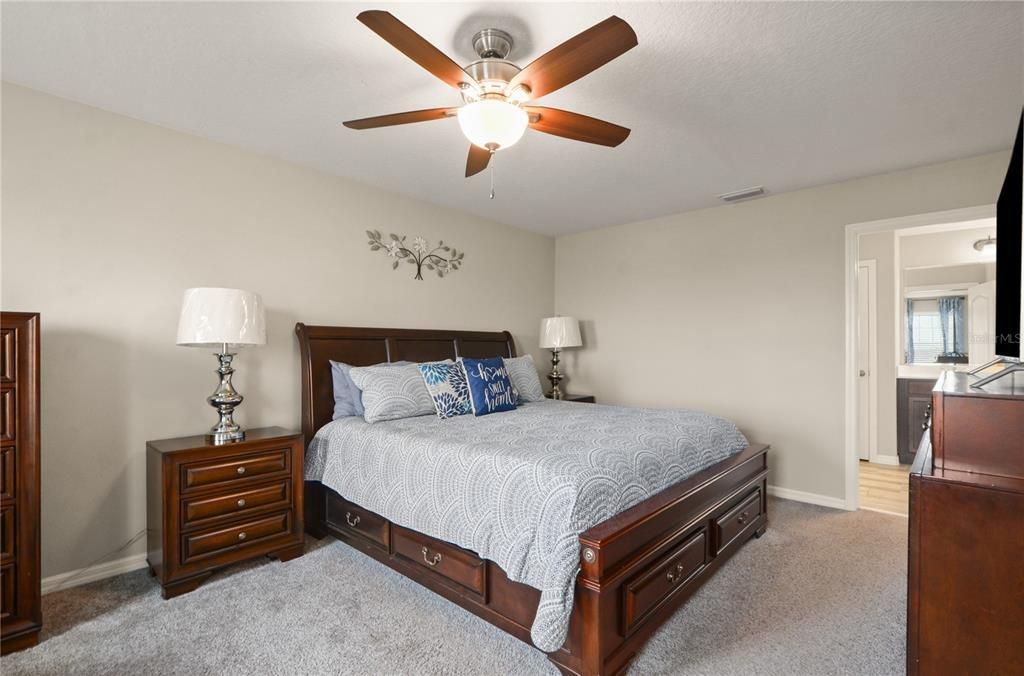 合同活跃: $459,000 (5 贝兹, 3 浴室, 3228 平方英尺)