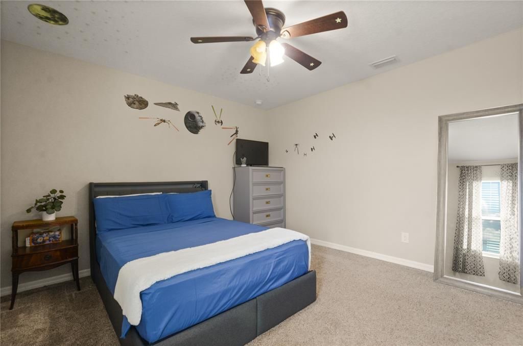 合同活跃: $459,000 (5 贝兹, 3 浴室, 3228 平方英尺)