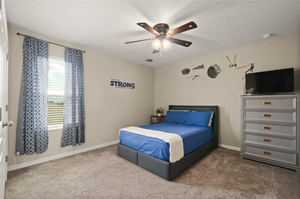 合同活跃: $459,000 (5 贝兹, 3 浴室, 3228 平方英尺)