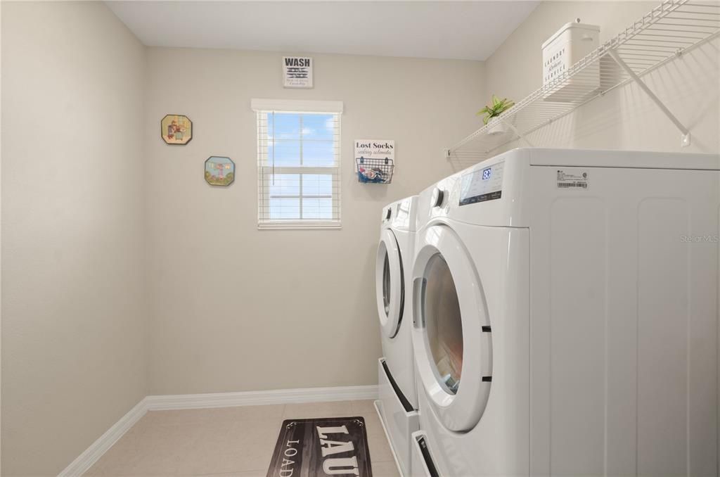 合同活跃: $459,000 (5 贝兹, 3 浴室, 3228 平方英尺)