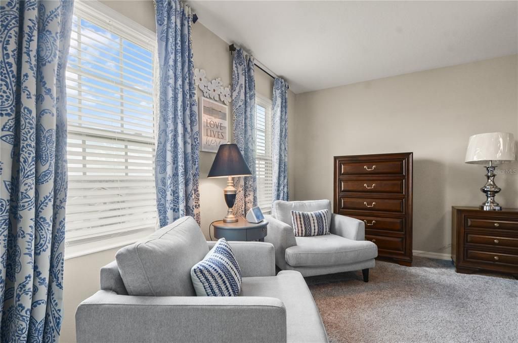 合同活跃: $459,000 (5 贝兹, 3 浴室, 3228 平方英尺)