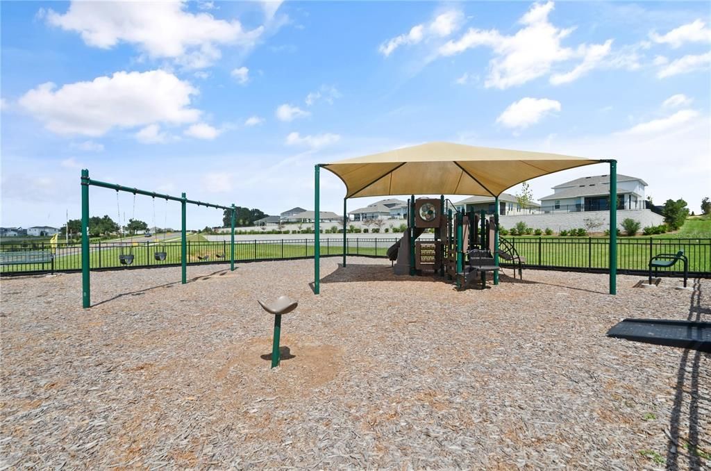 合同活跃: $459,000 (5 贝兹, 3 浴室, 3228 平方英尺)