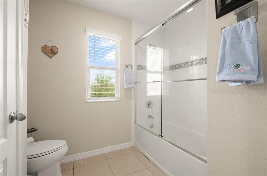 合同活跃: $459,000 (5 贝兹, 3 浴室, 3228 平方英尺)