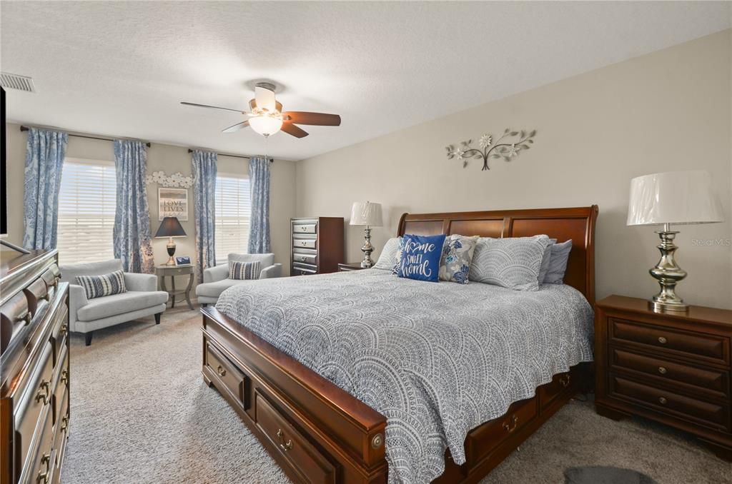 合同活跃: $459,000 (5 贝兹, 3 浴室, 3228 平方英尺)