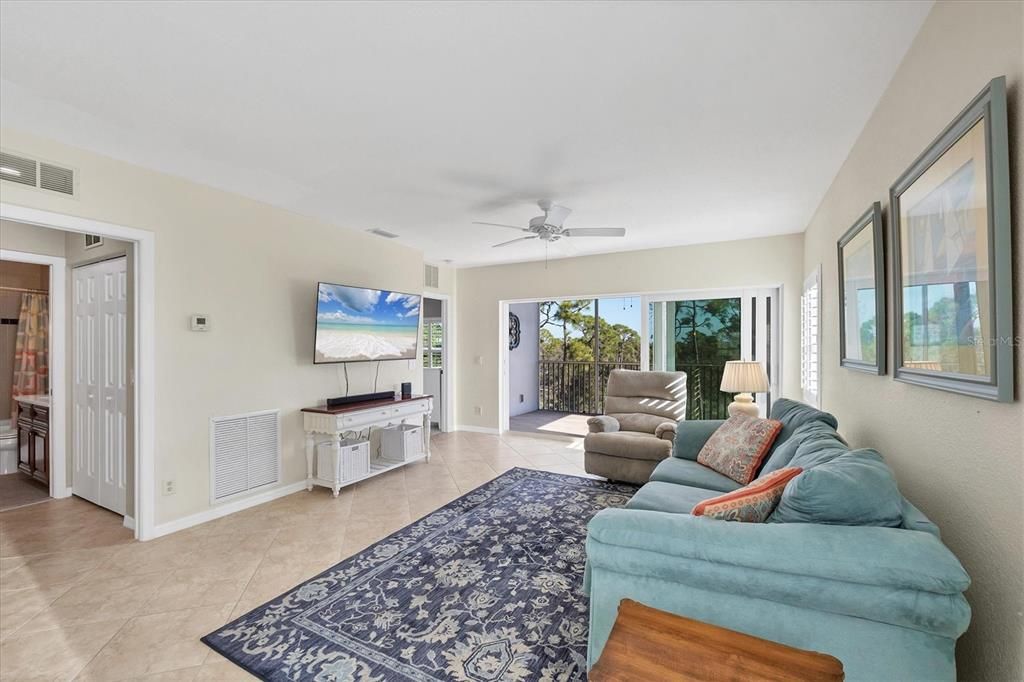 For Sale: $299,900 (3 beds, 2 baths, 1272 Square Feet)