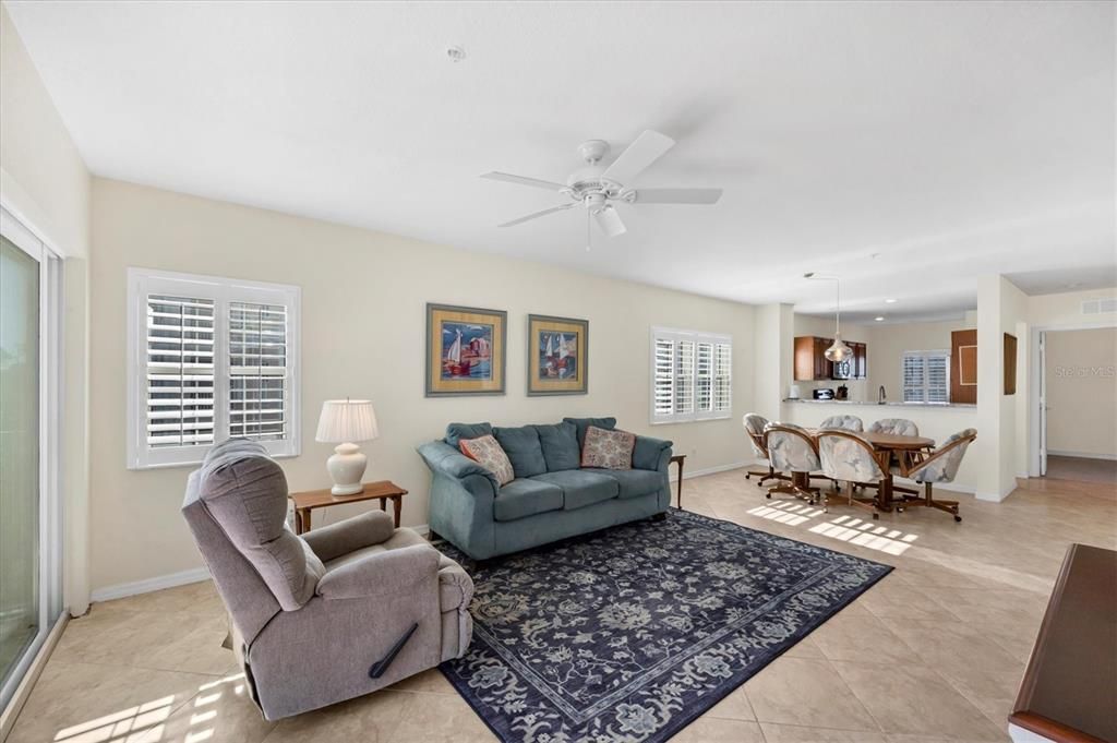 For Sale: $299,900 (3 beds, 2 baths, 1272 Square Feet)